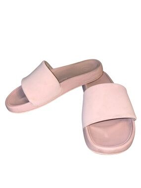 Lululemon slides